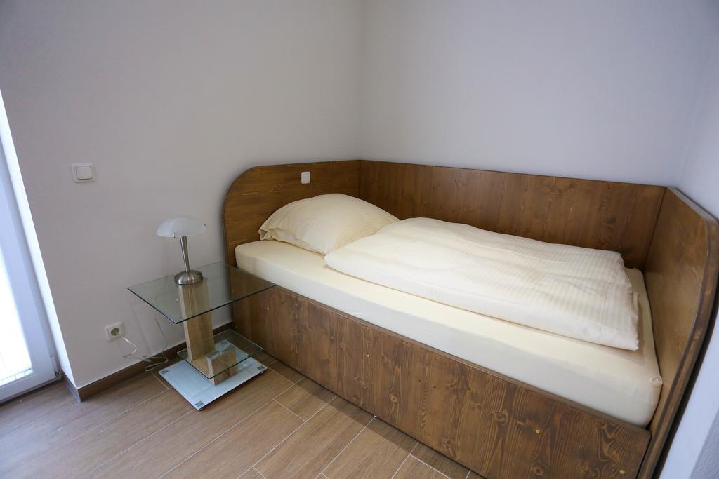 Boardinghouse Schellenberg Hotel Donauwoerth Room photo
